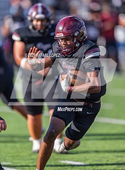 Thumbnail 2 in Heights vs. Stratford (UIL 6A D2 Football Bi-District) photogallery.