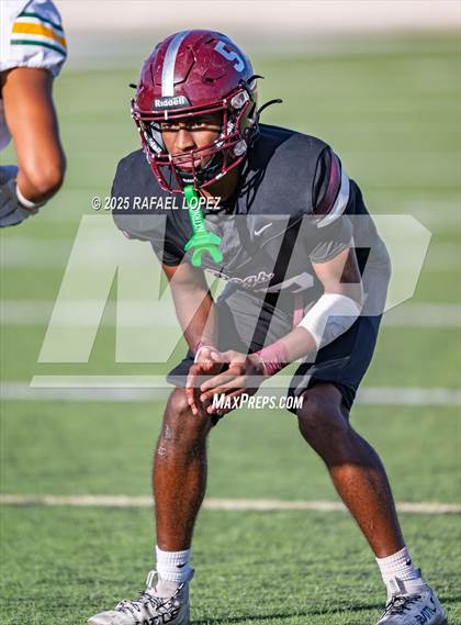Thumbnail 3 in Heights vs. Stratford (UIL 6A D2 Football Bi-District) photogallery.
