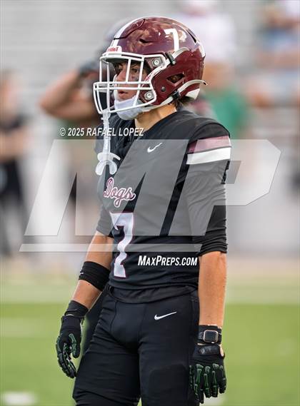 Thumbnail 2 in Heights vs. Stratford (UIL Football 6A D2 Bi-District) photogallery.