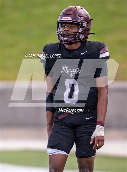 Thumbnail 1 in Heights vs. Stratford (UIL 6A D2 Football Bi-District) photogallery.