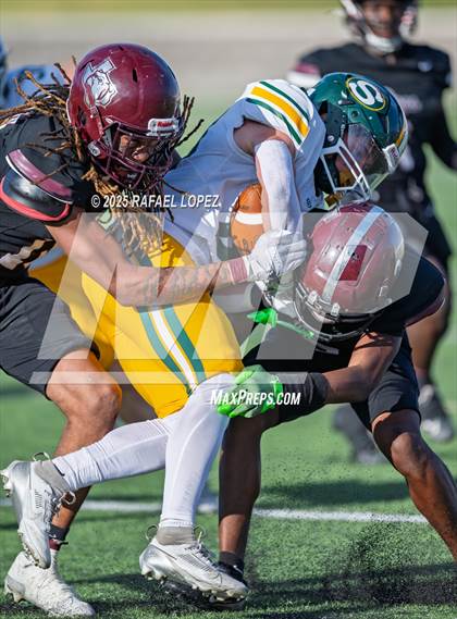 Thumbnail 2 in Heights vs. Stratford (UIL 6A D2 Football Bi-District) photogallery.