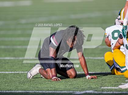 Thumbnail 2 in Heights vs. Stratford (UIL 6A D2 Football Bi-District) photogallery.