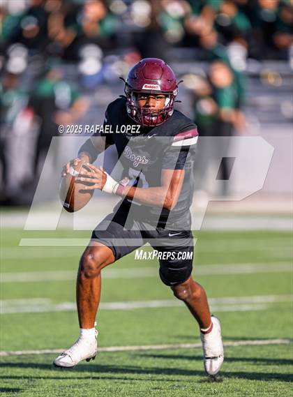 Thumbnail 3 in Heights vs. Stratford (UIL 6A D2 Football Bi-District) photogallery.