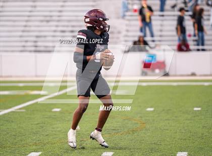 Thumbnail 2 in Heights vs. Stratford (UIL 6A D2 Football Bi-District) photogallery.