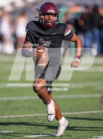 Thumbnail 2 in Heights vs. Stratford (UIL Football 6A D2 Bi-District) photogallery.