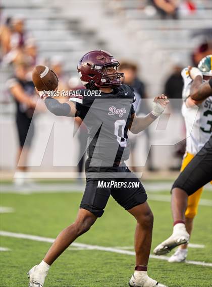 Thumbnail 1 in Heights vs. Stratford (UIL 6A D2 Football Bi-District) photogallery.