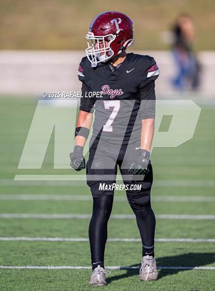 Thumbnail 2 in Heights vs. Stratford (UIL 6A D2 Football Bi-District) photogallery.