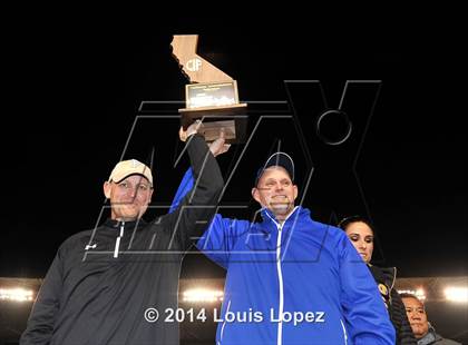 Thumbnail 1 in Folsom vs. Oceanside (CIF State DIV 1 Final) photogallery.