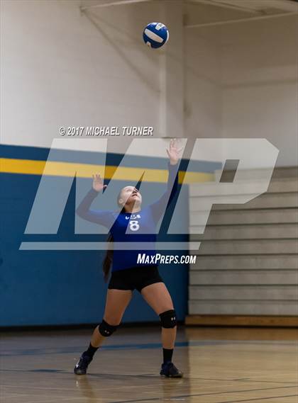Thumbnail 2 in Del Norte vs Anderson (Battle for the North State Tournament) photogallery.