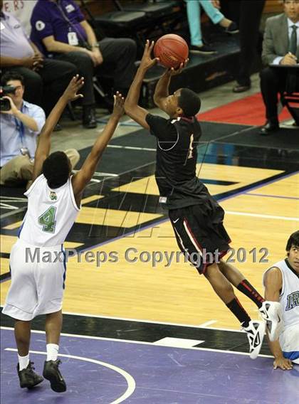 Thumbnail 1 in Alemany vs. Sacred Heart Cathedral (CIF State D3 Final) photogallery.