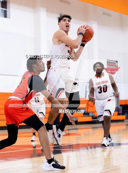 Thumbnail 2 in Gonzales vs. Schulenburg (Schulenburg Shorthorn Tournament) photogallery.