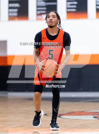 Thumbnail 2 in Gonzales vs. Schulenburg (Schulenburg Shorthorn Tournament) photogallery.