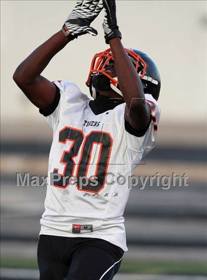 Thumbnail 3 in Abilene vs. Cocoa (Florida vs. Texas Football Showcase) photogallery.