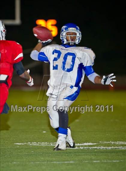 Thumbnail 2 in Alta Loma vs. Glendora photogallery.