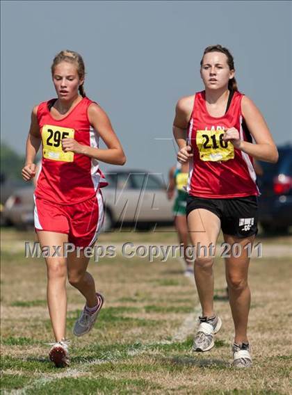 Thumbnail 2 in Galesburg Invitational Cross Country photogallery.