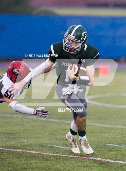 Thumbnail 3 in Glens Falls vs. Pleasantville (NYSPHSAA Class B Semifinal) photogallery.