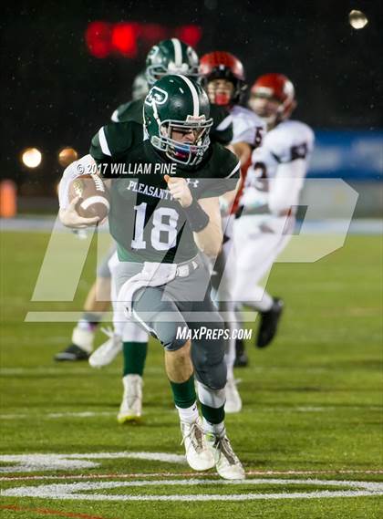 Thumbnail 3 in Glens Falls vs. Pleasantville (NYSPHSAA Class B Semifinal) photogallery.