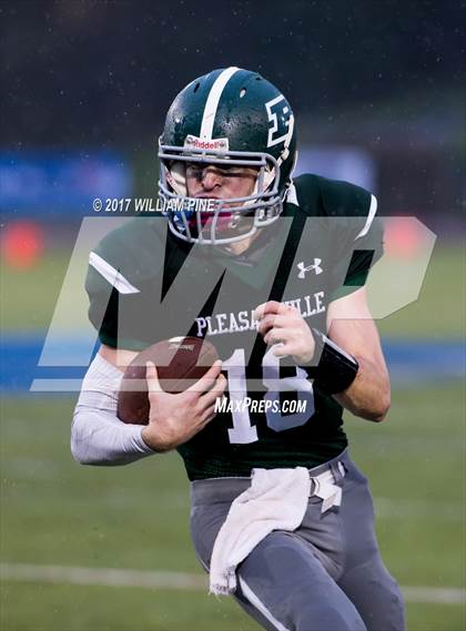 Thumbnail 1 in Glens Falls vs. Pleasantville (NYSPHSAA Class B Semifinal) photogallery.
