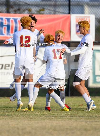 Thumbnail 3 in Hickory vs. Jacksonville (NCHSAA 3A Final) (1 of 2 - the Game) photogallery.
