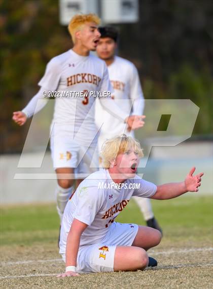 Thumbnail 2 in Hickory vs. Jacksonville (NCHSAA 3A Final) (1 of 2 - the Game) photogallery.