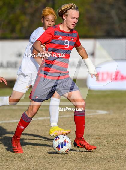 Thumbnail 3 in Hickory vs. Jacksonville (NCHSAA 3A Final) (1 of 2 - the Game) photogallery.