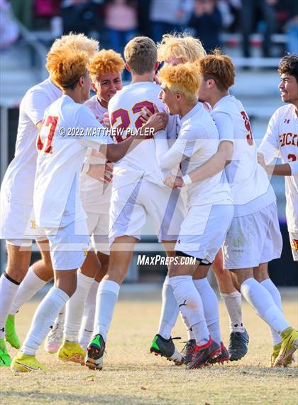 Thumbnail 3 in Hickory vs. Jacksonville (NCHSAA 3A Final) (1 of 2 - the Game) photogallery.
