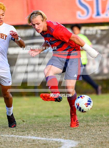 Thumbnail 3 in Hickory vs. Jacksonville (NCHSAA 3A Final) (1 of 2 - the Game) photogallery.