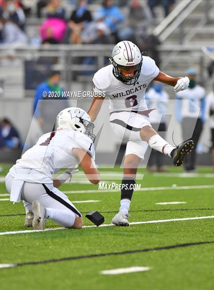 Thumbnail 1 in Waskom vs. West Rusk (UIL 3A D2 Region III Semifinal) photogallery.