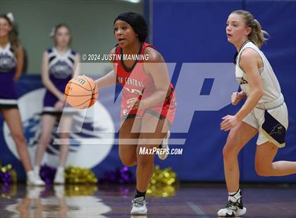 Thumbnail 1 in Drew Central vs. Centerpoint (AAA 3A-4 Regional Round 1) photogallery.