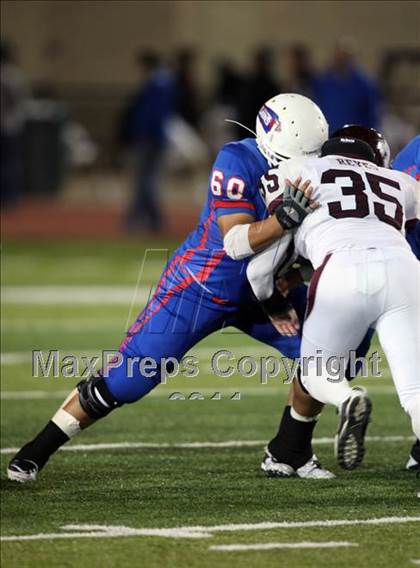 Thumbnail 3 in Austin @ Leander (5A Region 2 Bi-District Playoffs) photogallery.