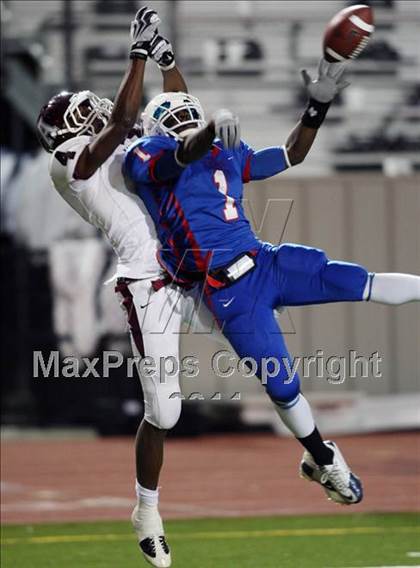 Thumbnail 2 in Austin @ Leander (5A Region 2 Bi-District Playoffs) photogallery.