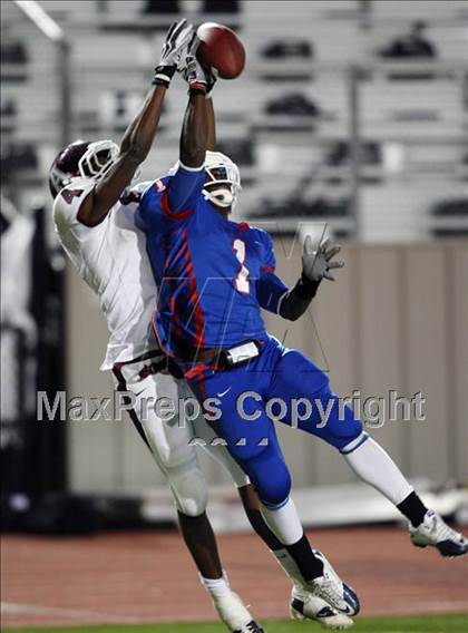 Thumbnail 1 in Austin @ Leander (5A Region 2 Bi-District Playoffs) photogallery.