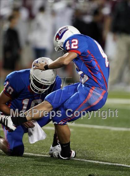 Thumbnail 3 in Austin @ Leander (5A Region 2 Bi-District Playoffs) photogallery.