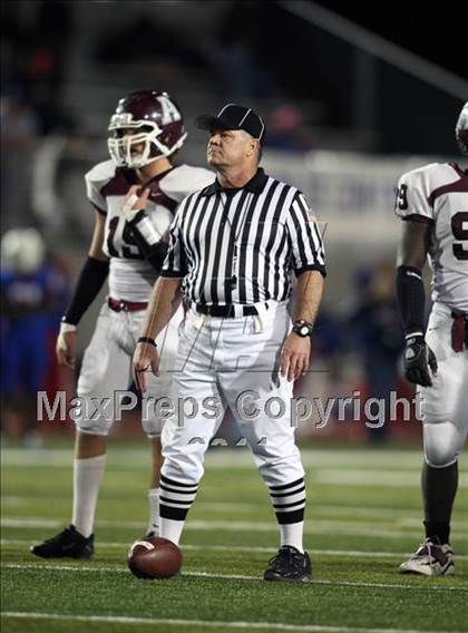 Thumbnail 3 in Austin @ Leander (5A Region 2 Bi-District Playoffs) photogallery.