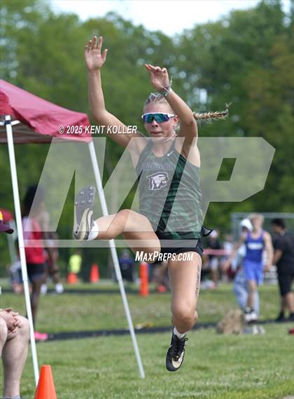 Thumbnail 3 in Utica Eisenhower @ Romeo (MHSAA Regional) photogallery.