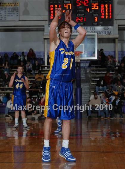 Thumbnail 2 in Meridian vs. Trico (IHSA Class 1A Sectional Semifinal) photogallery.