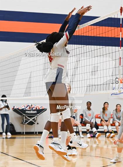 Thumbnail 2 in Bridgeland vs Tompkins (B Team) photogallery.