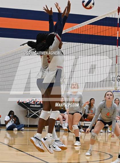 Thumbnail 3 in Bridgeland vs Tompkins (B Team) photogallery.