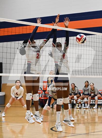 Thumbnail 2 in Bridgeland vs Tompkins (B Team) photogallery.