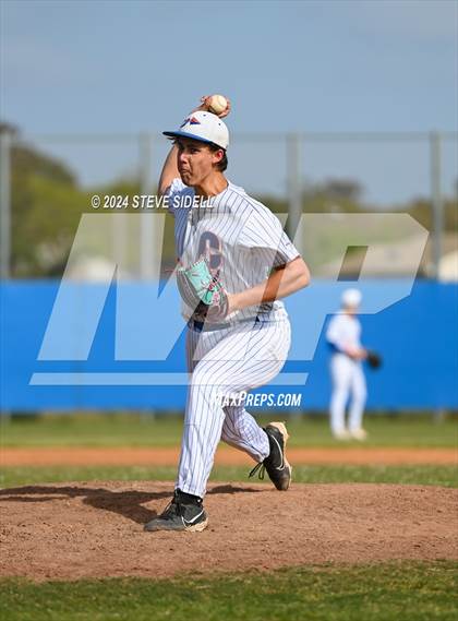 Thumbnail 3 in Mission Bay @ Clairemont photogallery.
