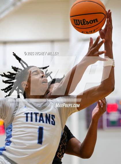 Thumbnail 3 in ESTEM vs. Lee's Summit West (Hoopin on the Hill) photogallery.