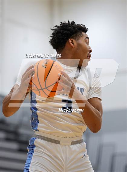 Thumbnail 2 in ESTEM vs. Lee's Summit West (Hoopin on the Hill) photogallery.