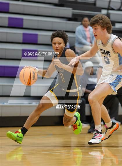 Thumbnail 1 in ESTEM vs. Lee's Summit West (Hoopin on the Hill) photogallery.