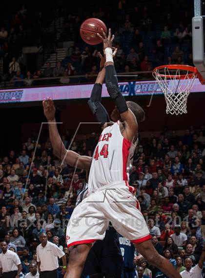 Thumbnail 2 in Fairfield Prep vs. Hillhouse (CIAC Class LL Final) photogallery.