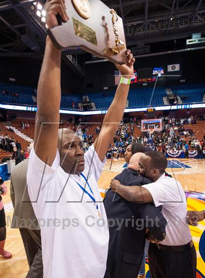 Thumbnail 3 in Fairfield Prep vs. Hillhouse (CIAC Class LL Final) photogallery.