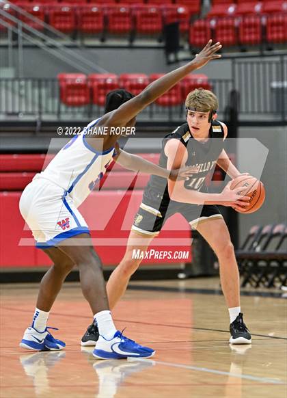Thumbnail 2 in Westlake vs. Amarillo photogallery.