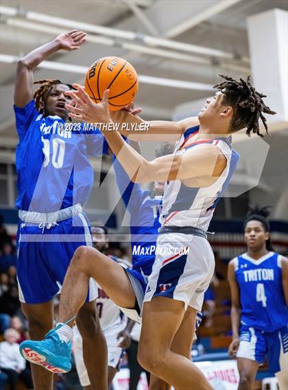 Thumbnail 1 in Triton @ Terry Sanford photogallery.