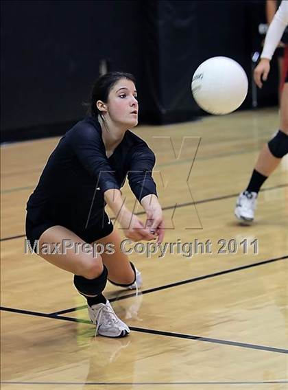 Thumbnail 2 in Dos Pueblos vs. Archbishop Mitty (Archbishop Mitty Invitational Tournament) photogallery.