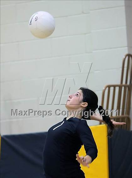 Thumbnail 1 in Dos Pueblos vs. Archbishop Mitty (Archbishop Mitty Invitational Tournament) photogallery.
