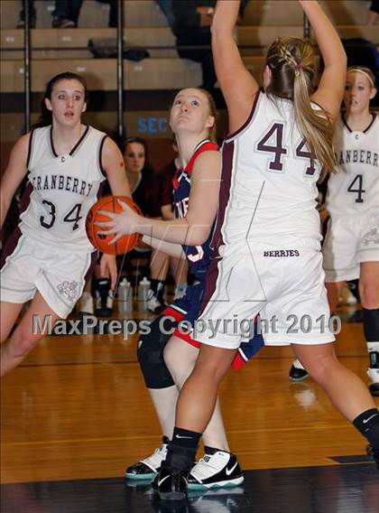 Thumbnail 2 in Kane vs. Cranberry Area (PIAA District 9 AA Finals) photogallery.